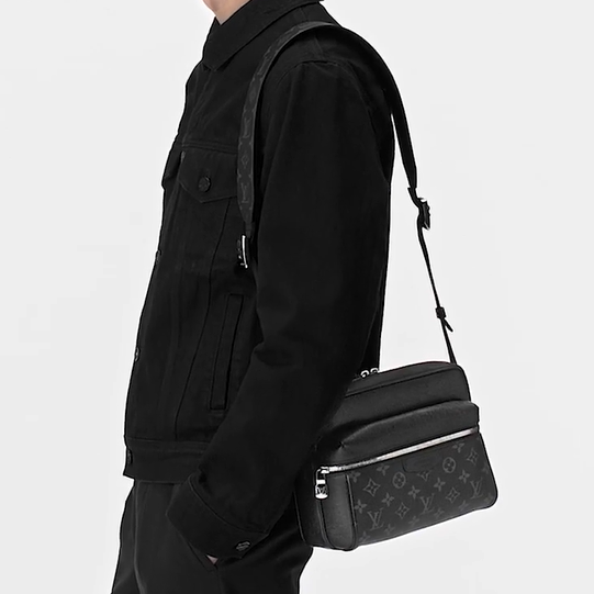 Louis Vuitton M30233 Outdoor Messenger Mens Shoulder Bags Size 29.5*20*10.5cm