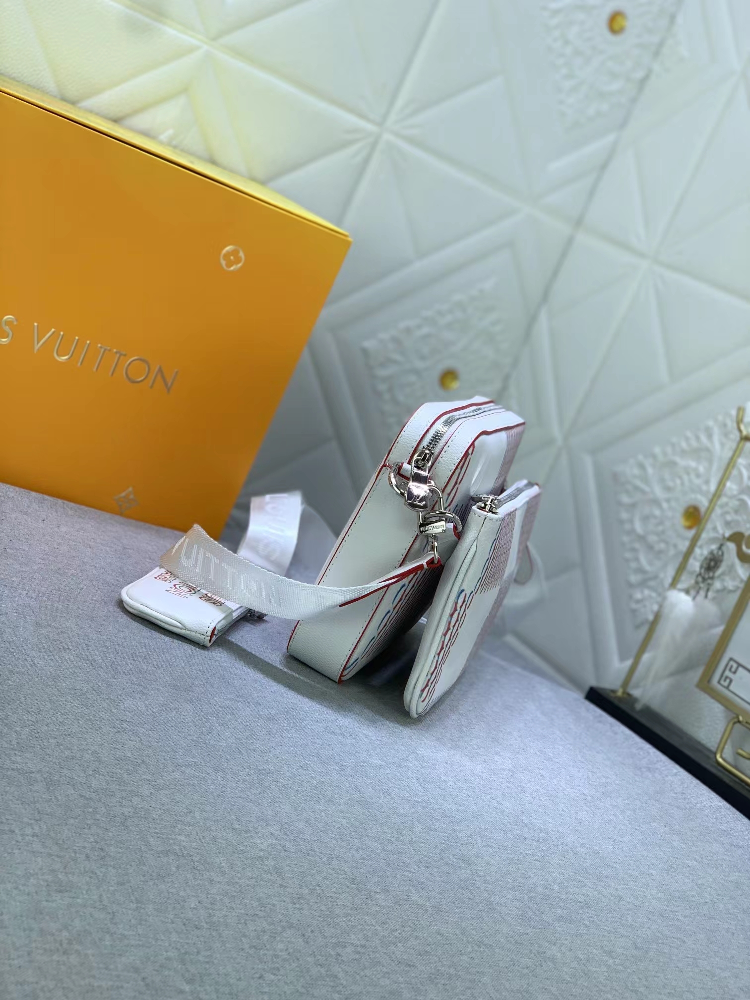 Louis Vuitton Monogram Eclipse Reverse Mens Shoulder Bags Size 25*18.5*7cm