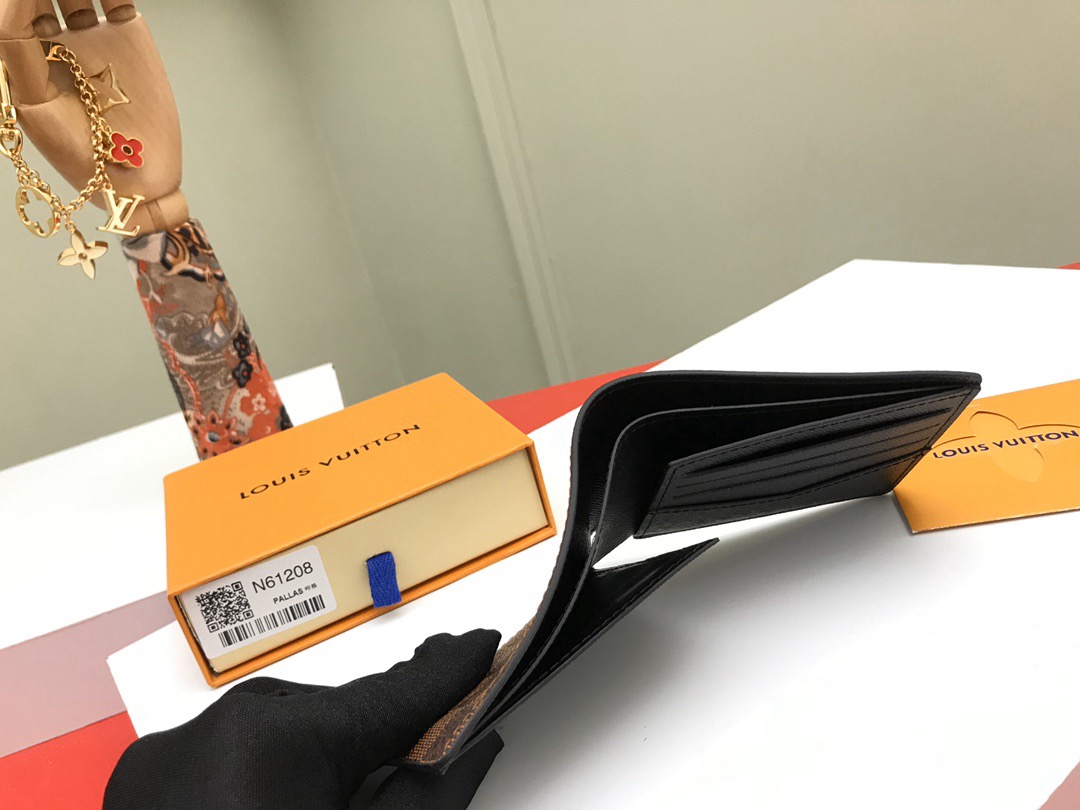 Louis Vuitton Men Wallet N61208 Size 11.9*9cm