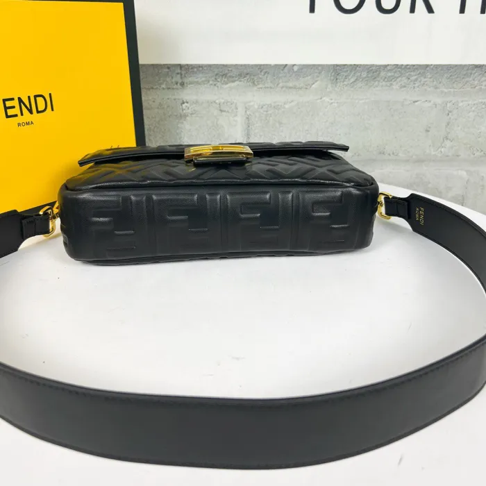 Fendi Baguette Women Shoulder Bags 27*6*15cm