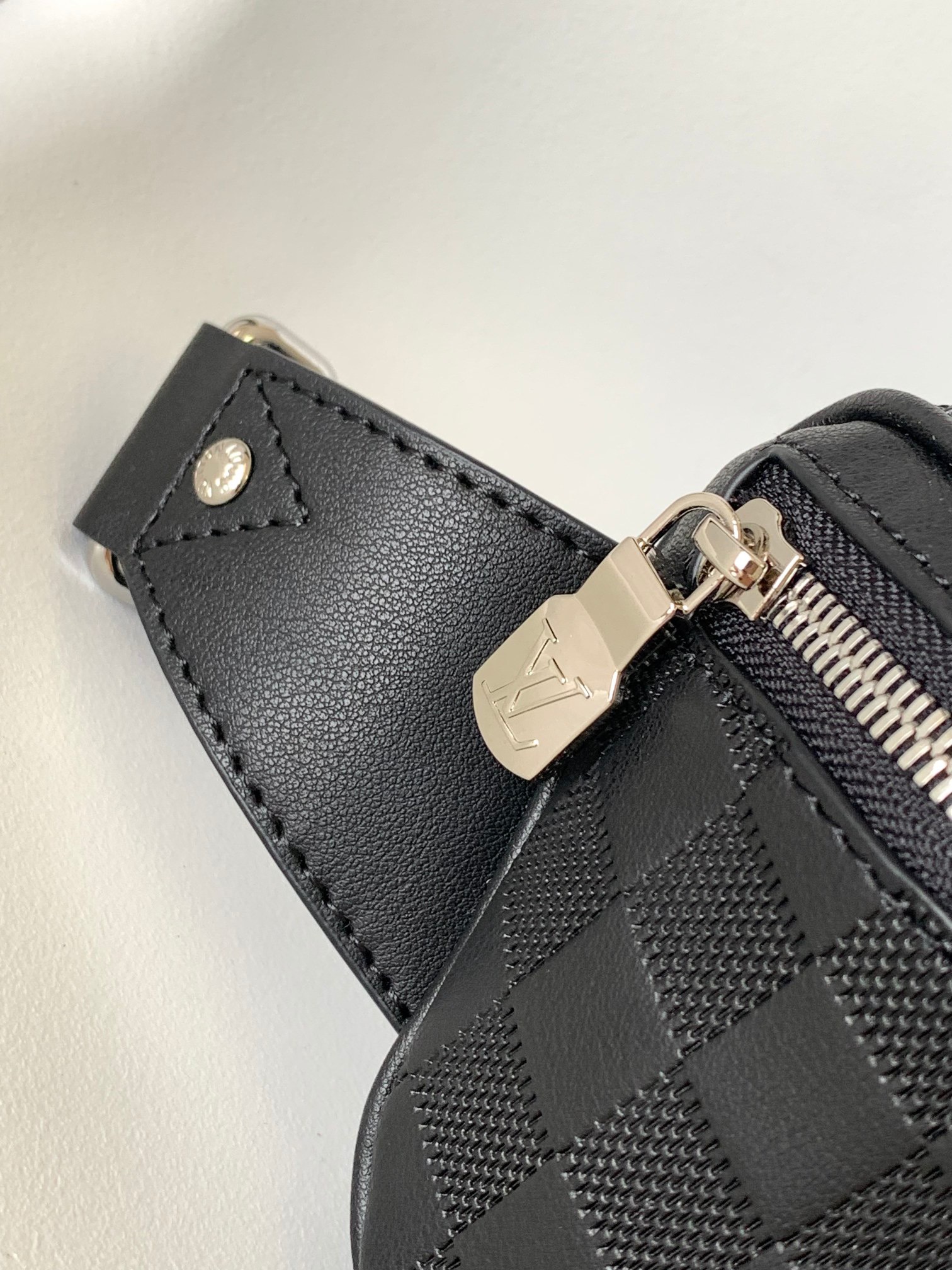 Louis Vuitton N40298 Discovery Graphite Mens Shoulder Bags Size 26*13*7cm