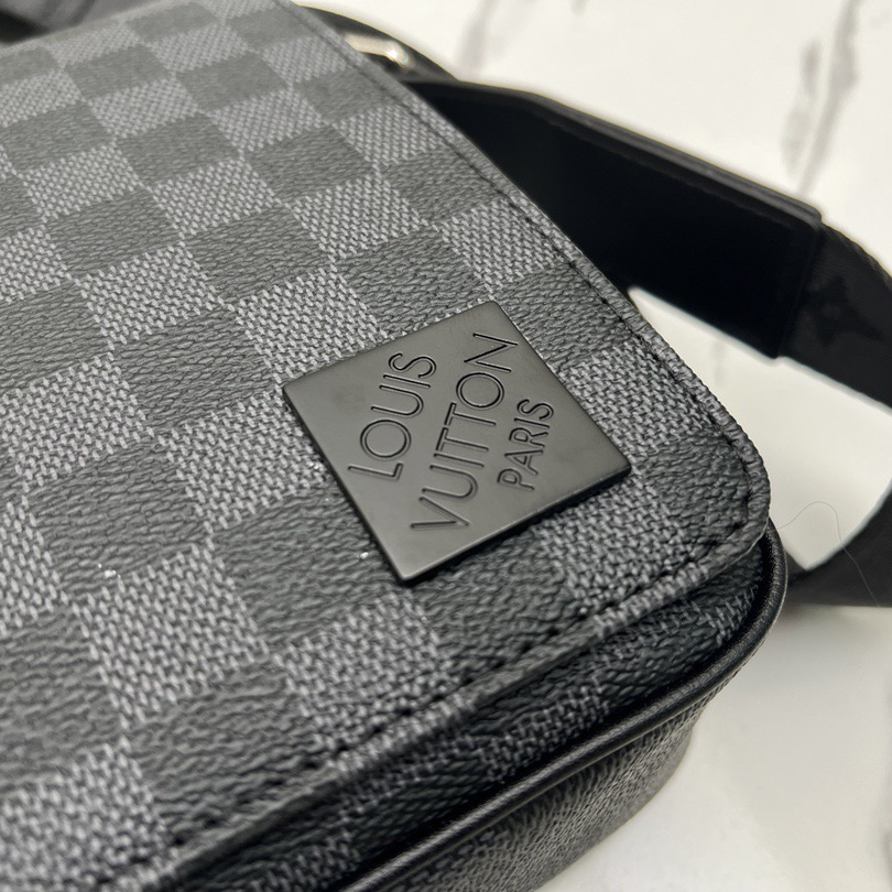 Louis Vuitton N42710 District Mens Shoulder Bags Size 26*20*7cm