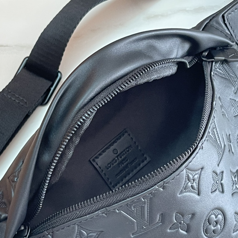 Louis Vuitton M46036 Discovery Bumbag Mens Shoulder Bags Size 44*15*9cm