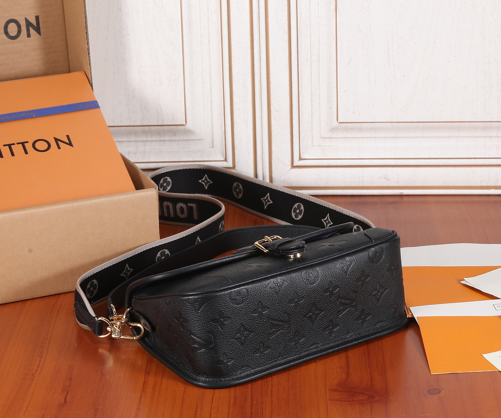 Louis Vuitton M46386 Diane Women Shoulder Bags Size 24*15*9cm