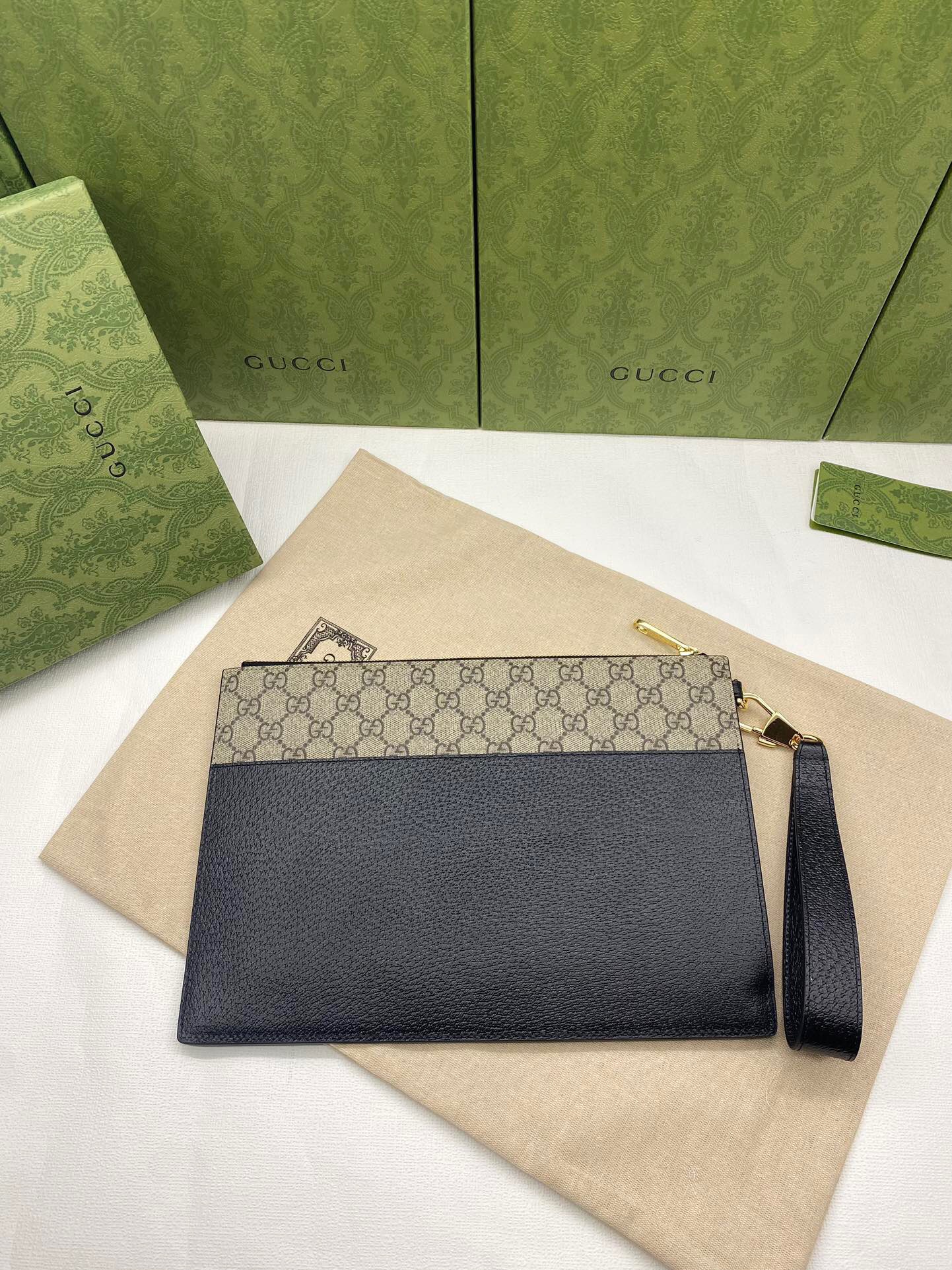 Gucci GG Supreme Unisex Clutch Bags 30*21cm