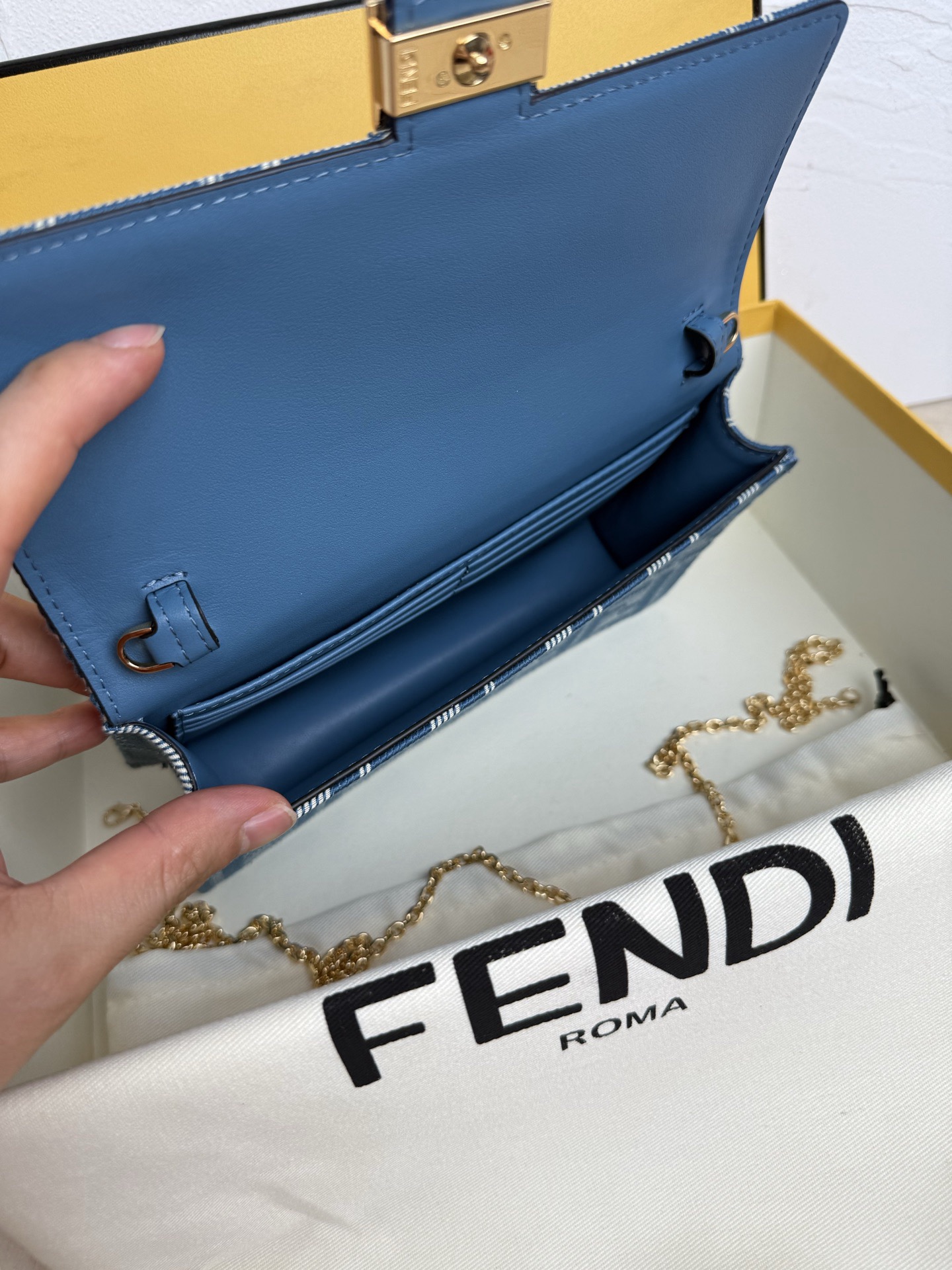 Fendi Women Shoulder Bags Size 21*11*5cm