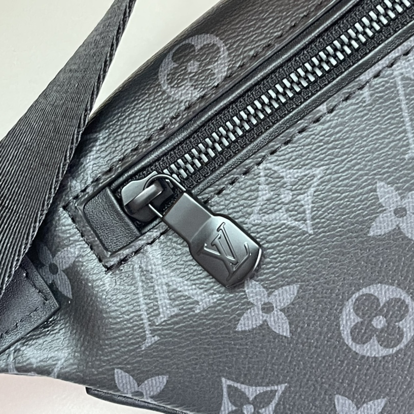 Louis Vuitton M46035 Discovery Bumbag Mens Shoulder Bags Size 44*15*9cm