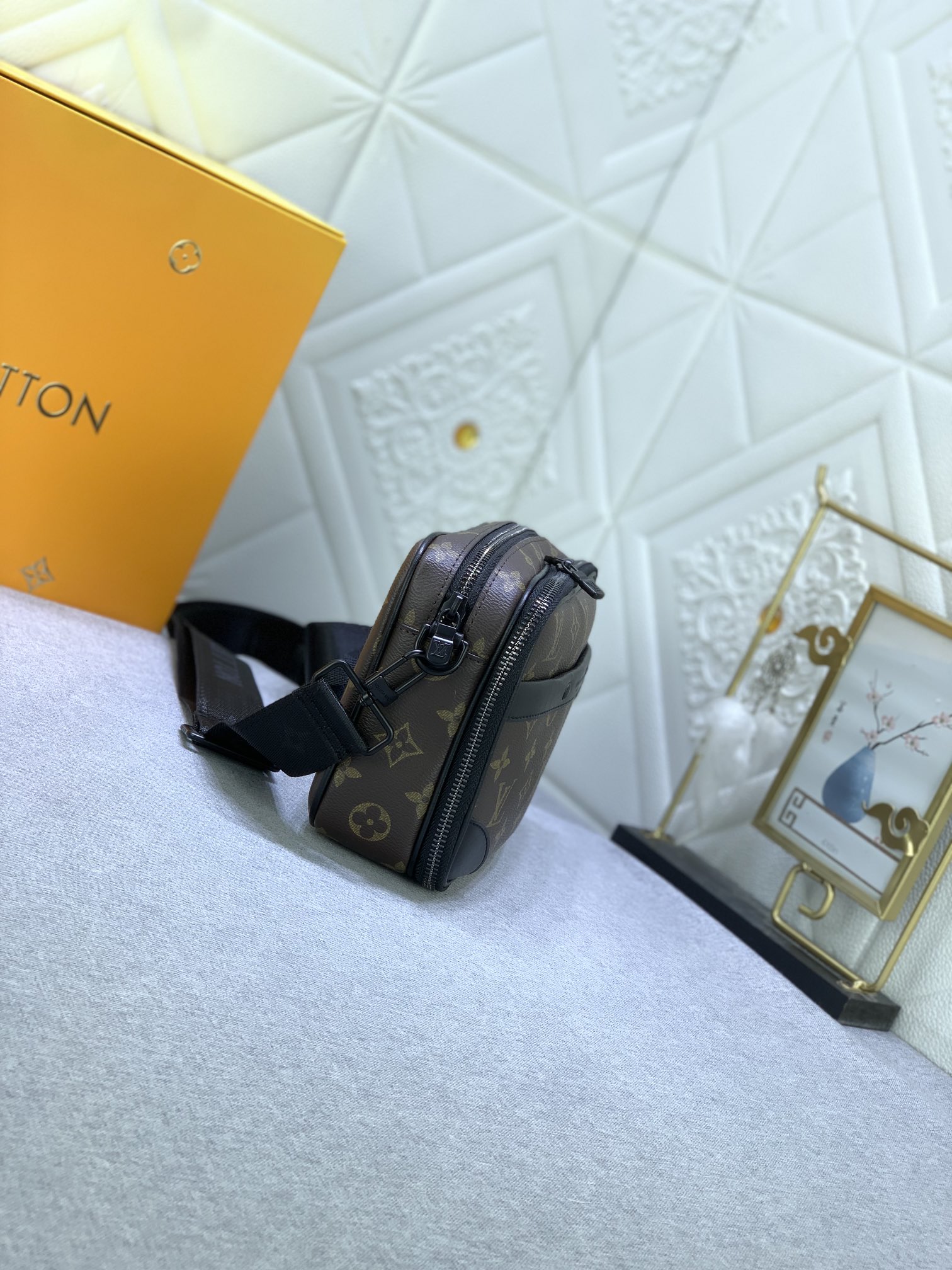 Louis Vuitton M82542 Alpha Mens Shoulder Bags Size 11*18*6cm