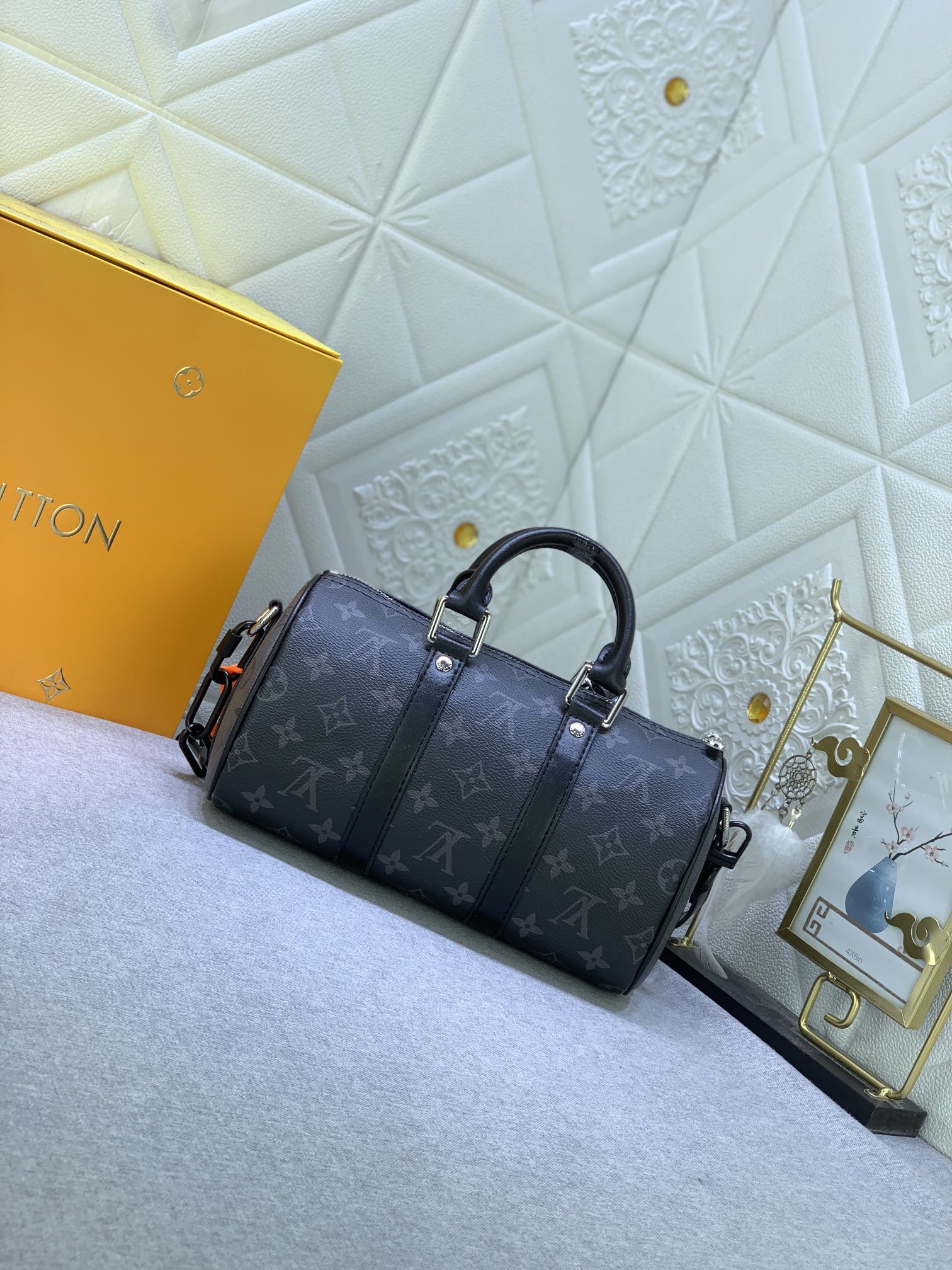 Louis Vuitton Keepall Bandoulière 25 Mens Shoulder Bags