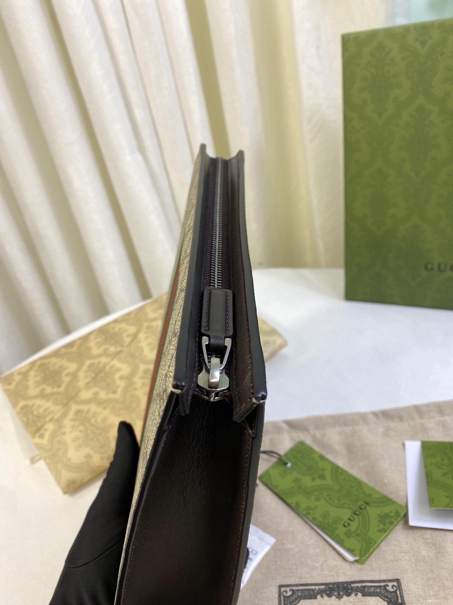 Gucci New GG Supreme Clutch Size 26*20*6cm Style 475316