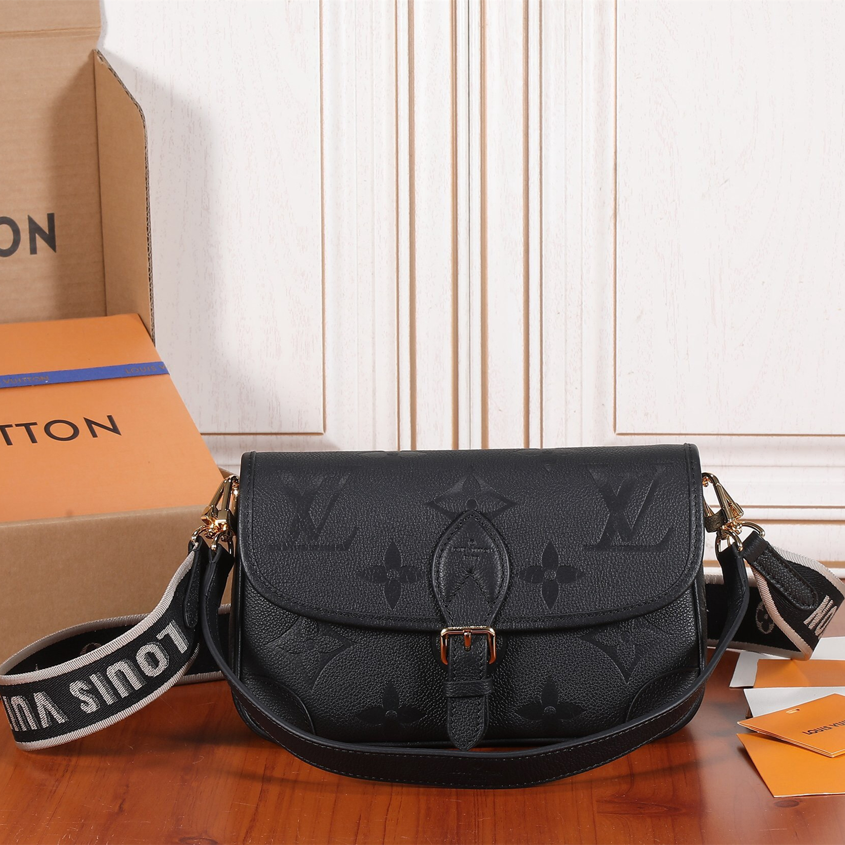 Louis Vuitton M46386 Diane Women Shoulder Bags Size 24*15*9cm