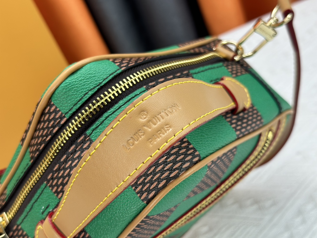 Louis Vuitton N40563 Mens Shoulder Bags Size 20cm