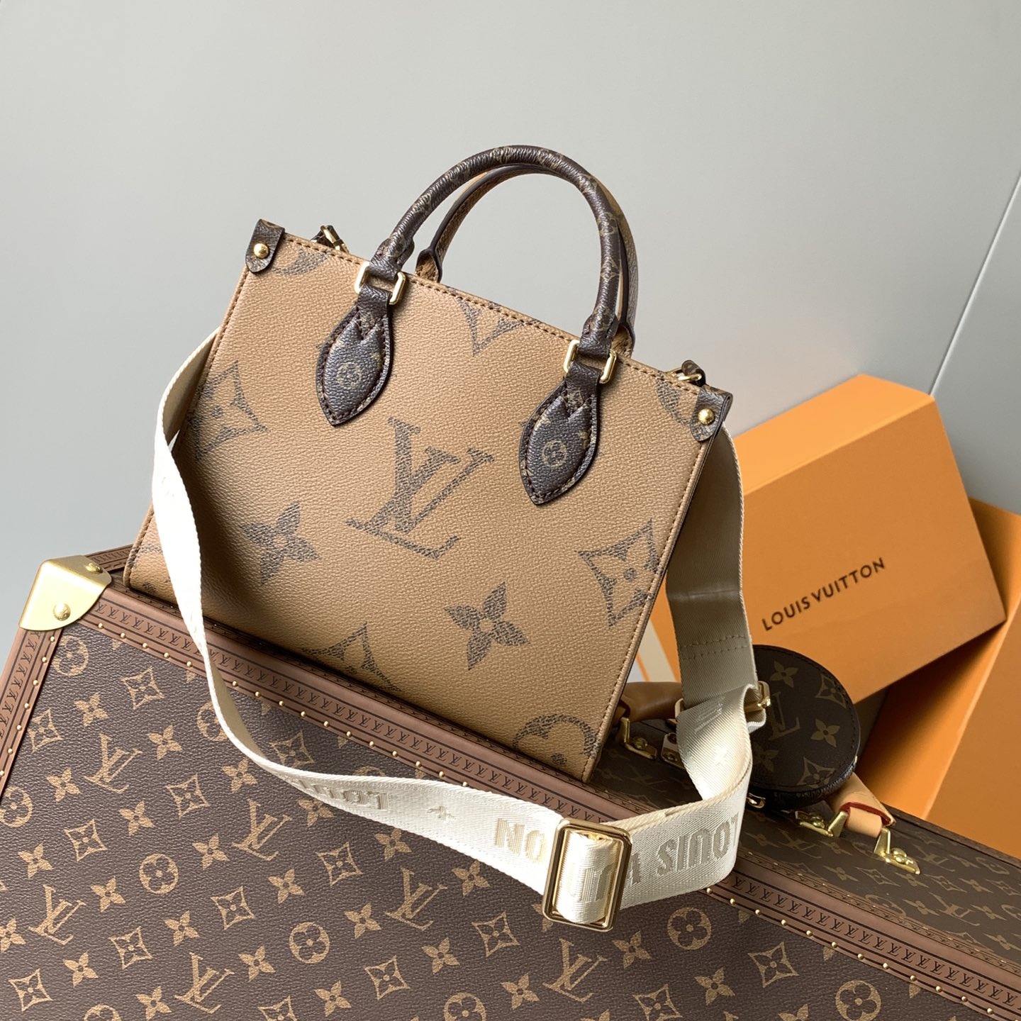 Louis Vuitton M46373 On The Go Women Shoulder Bags Size 25*19*11.5cm