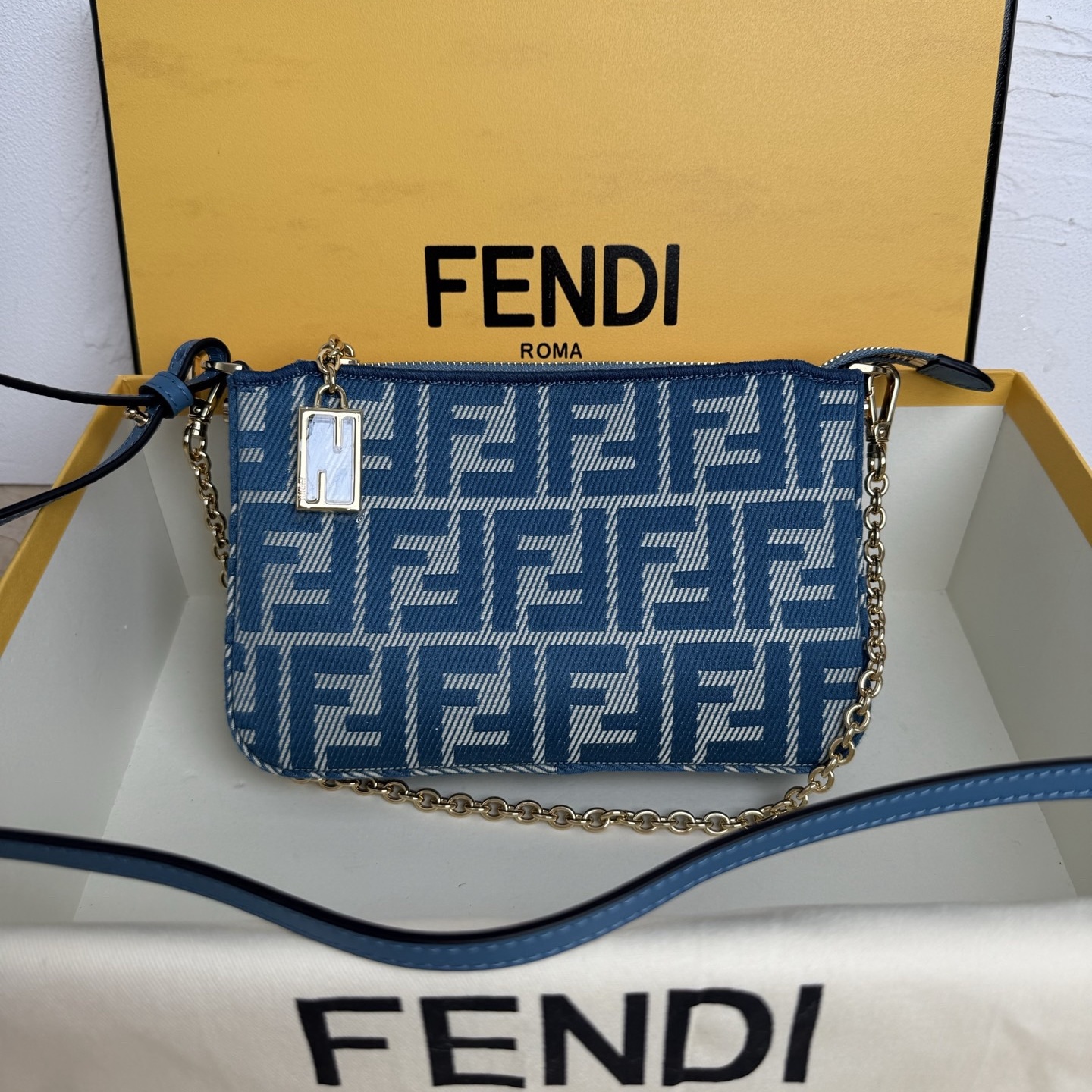 Fendi Women Shoulder Bags Size 20*13*3cm