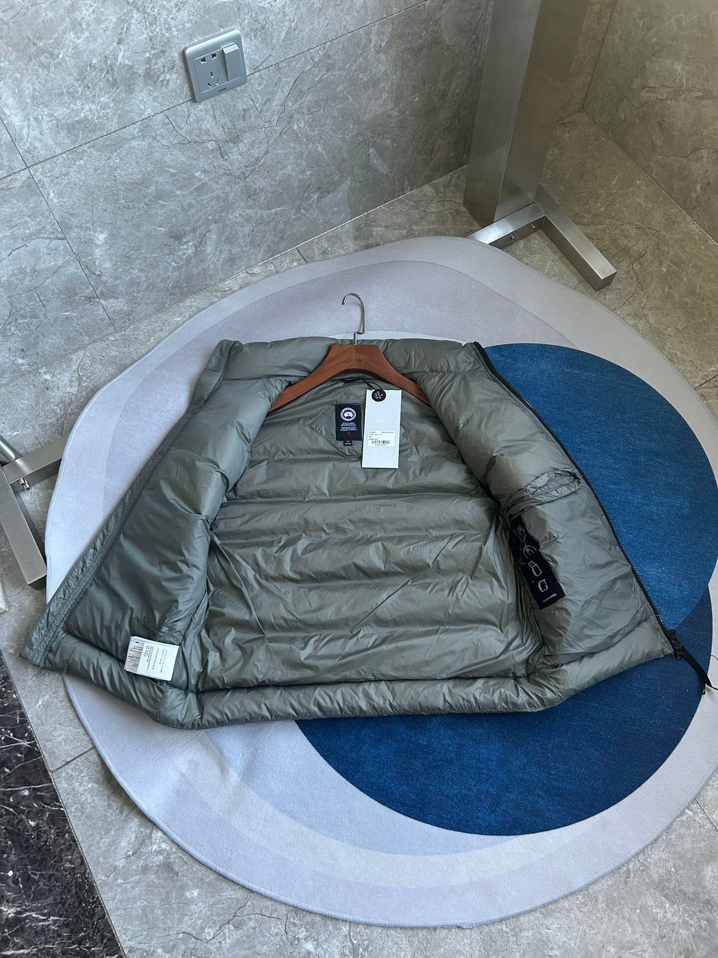 Canada Goose E2229 Crofton Vest-WD Men Winter Vest Size S-XXL