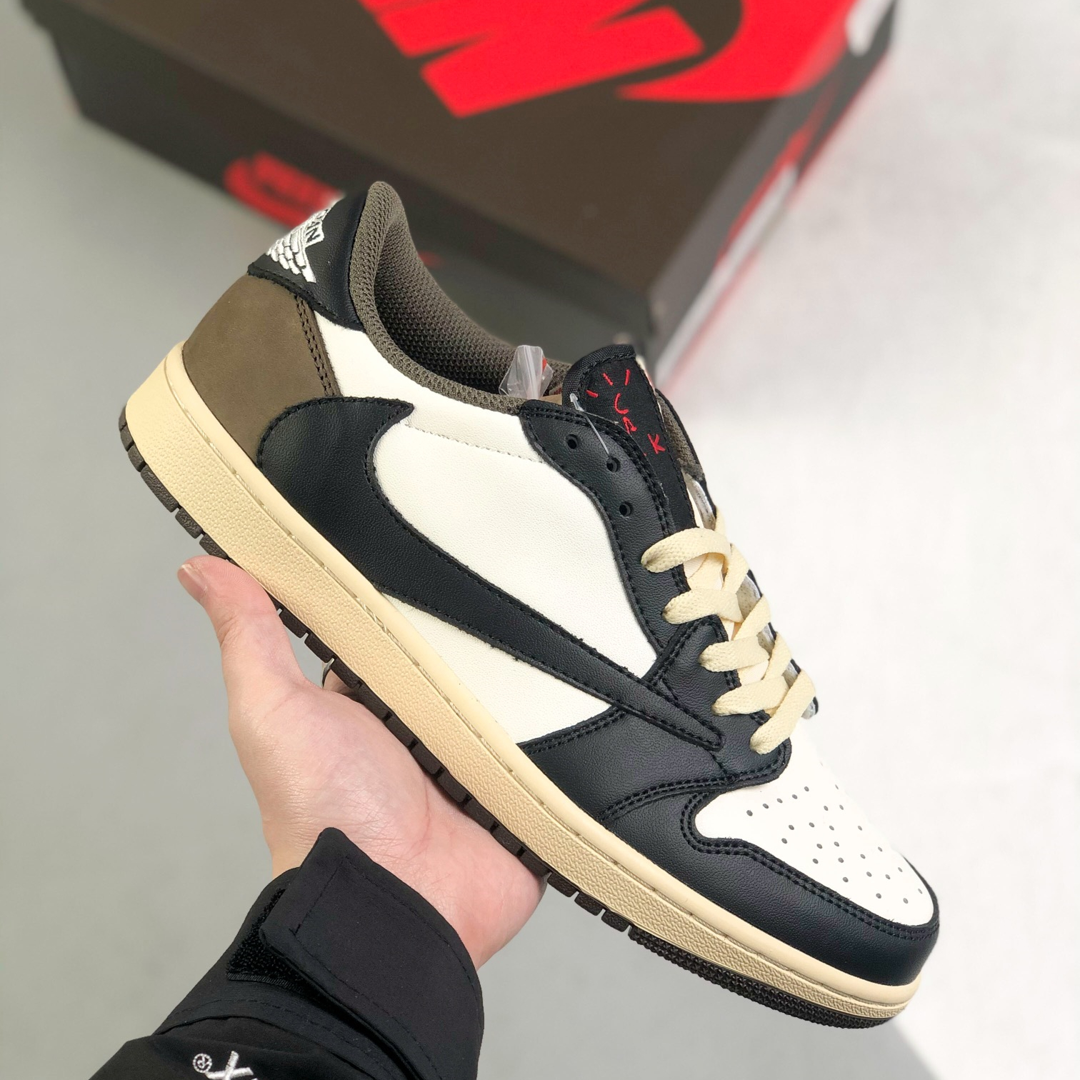 Nike Air Jordan 1 x Travis Scott Low Top Sneaker Shoes Gr. 36-46