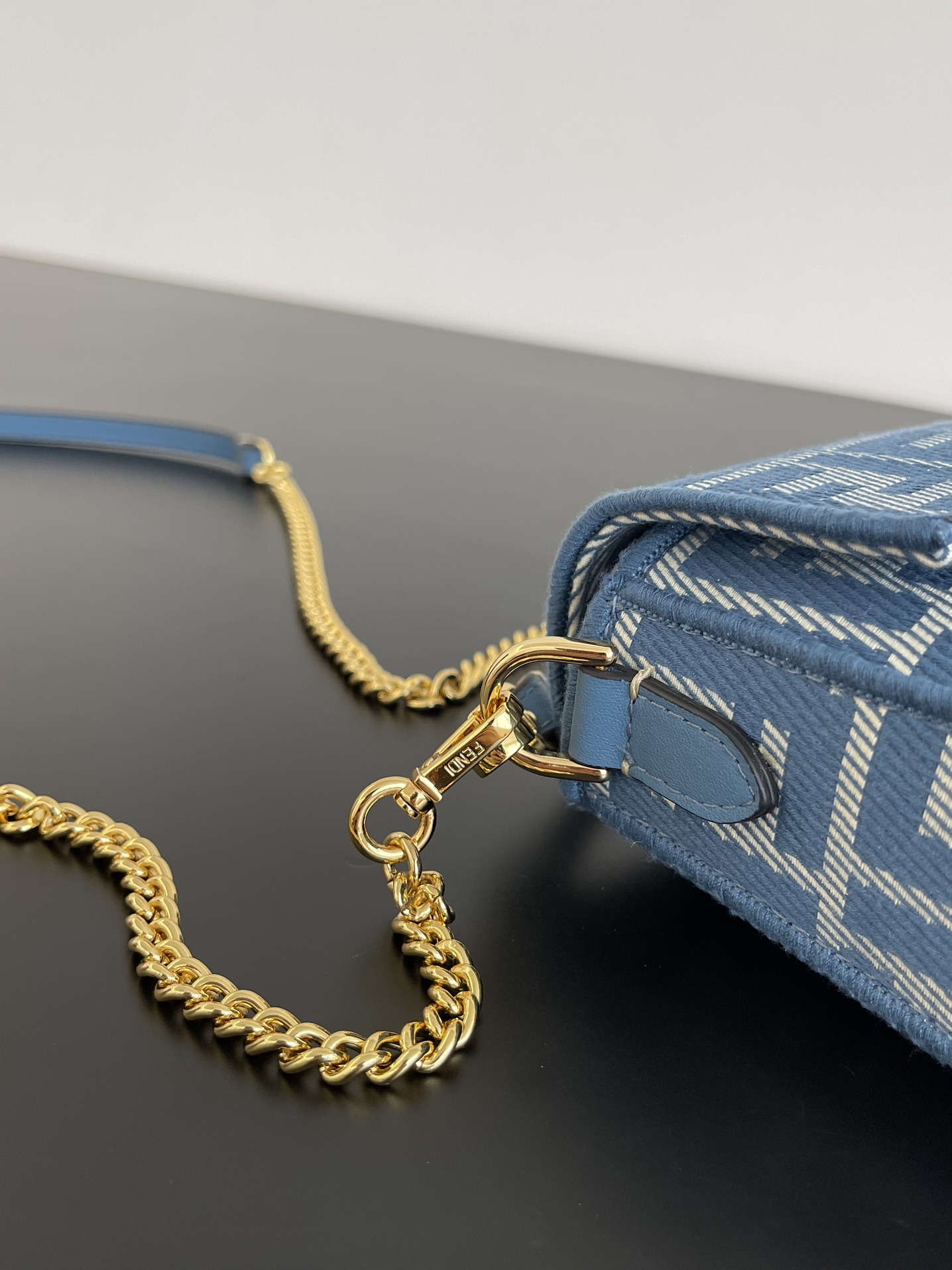 Fendi Baguette Women Shoulder Bags Small 19*10*4cm