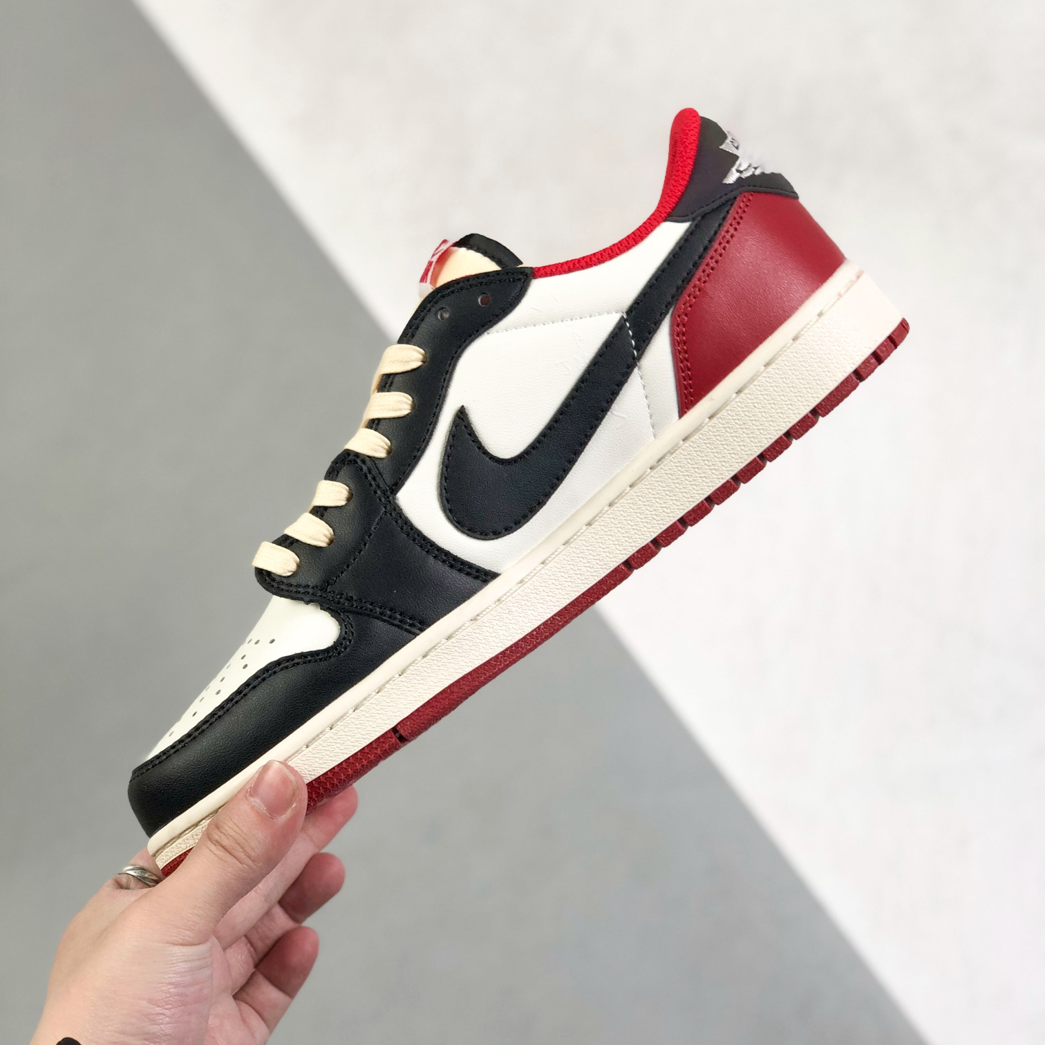 Nike Air Jordan 1 x Travis Scott Low Top Sneaker Shoes Gr. 36-46