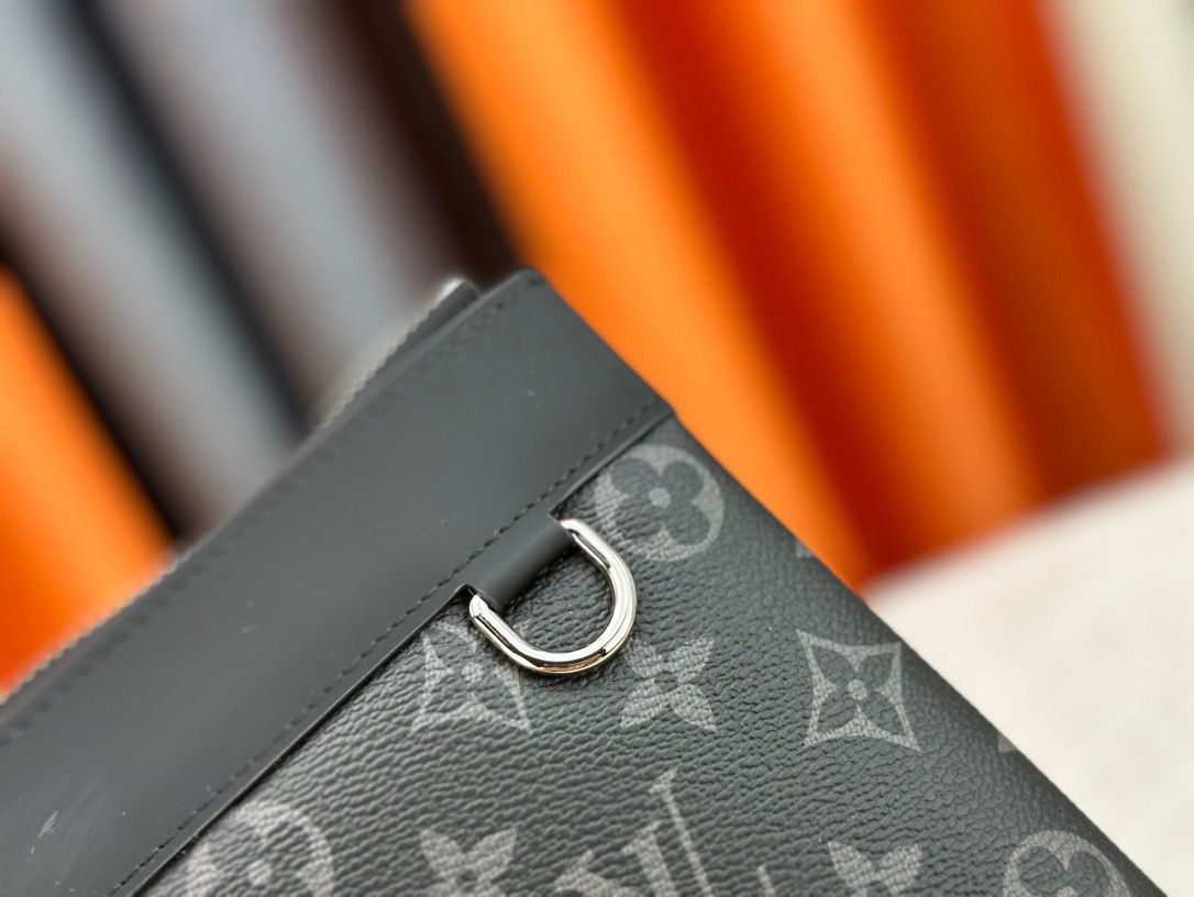 Louis Vuitton M62291 Pochette apollo Clutch Bags Size 34*25*2cm