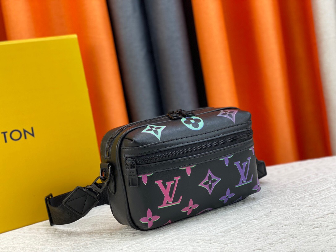 Louis Vuitton M22495 Comet Mens Shoulder Bags Size 21.5*14*7.5cm