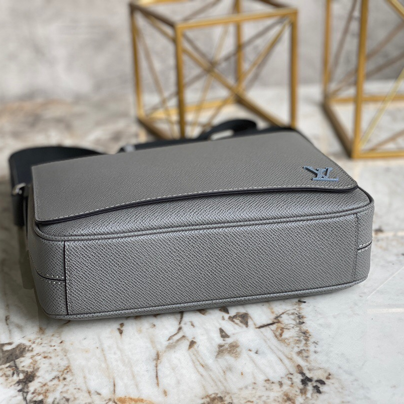 Louis Vuitton M30851 District Mens Shoulder Bags Size 26*20*7cm