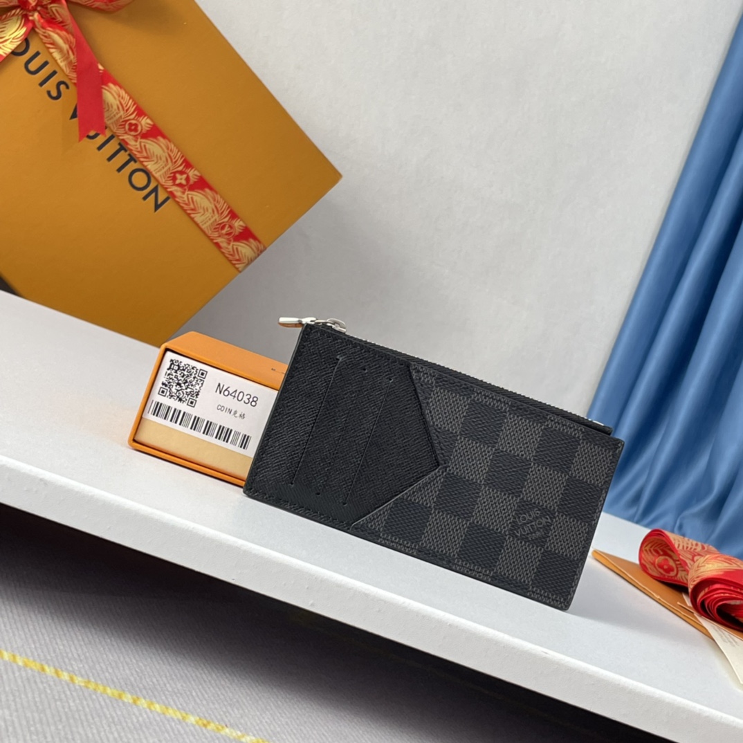 Louis Vuitton M64038 Card Holder Size 14*8cm