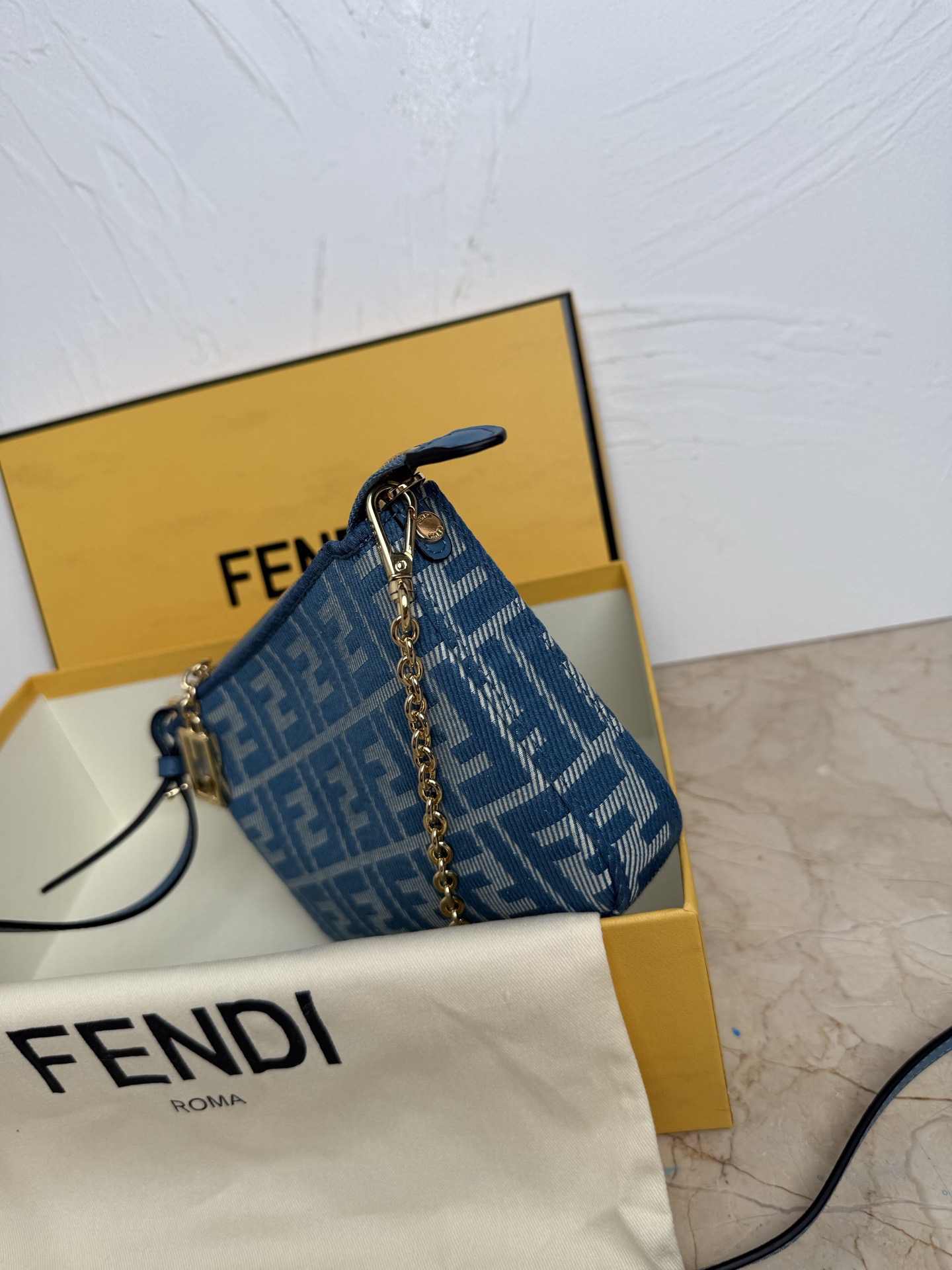 Fendi Women Shoulder Bags Size 20*13*3cm