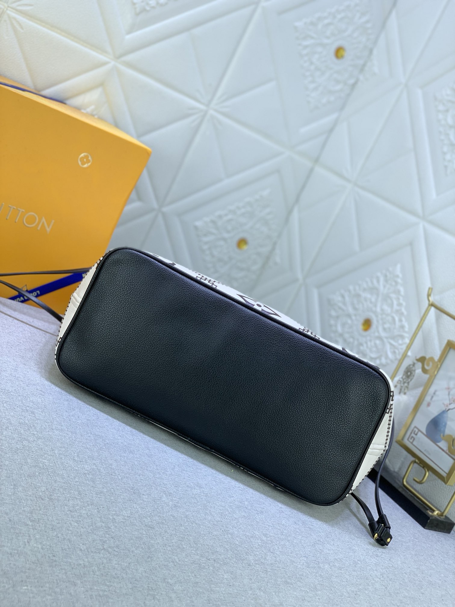 Louis Vuitton Shopping Bags 31*28*14cm