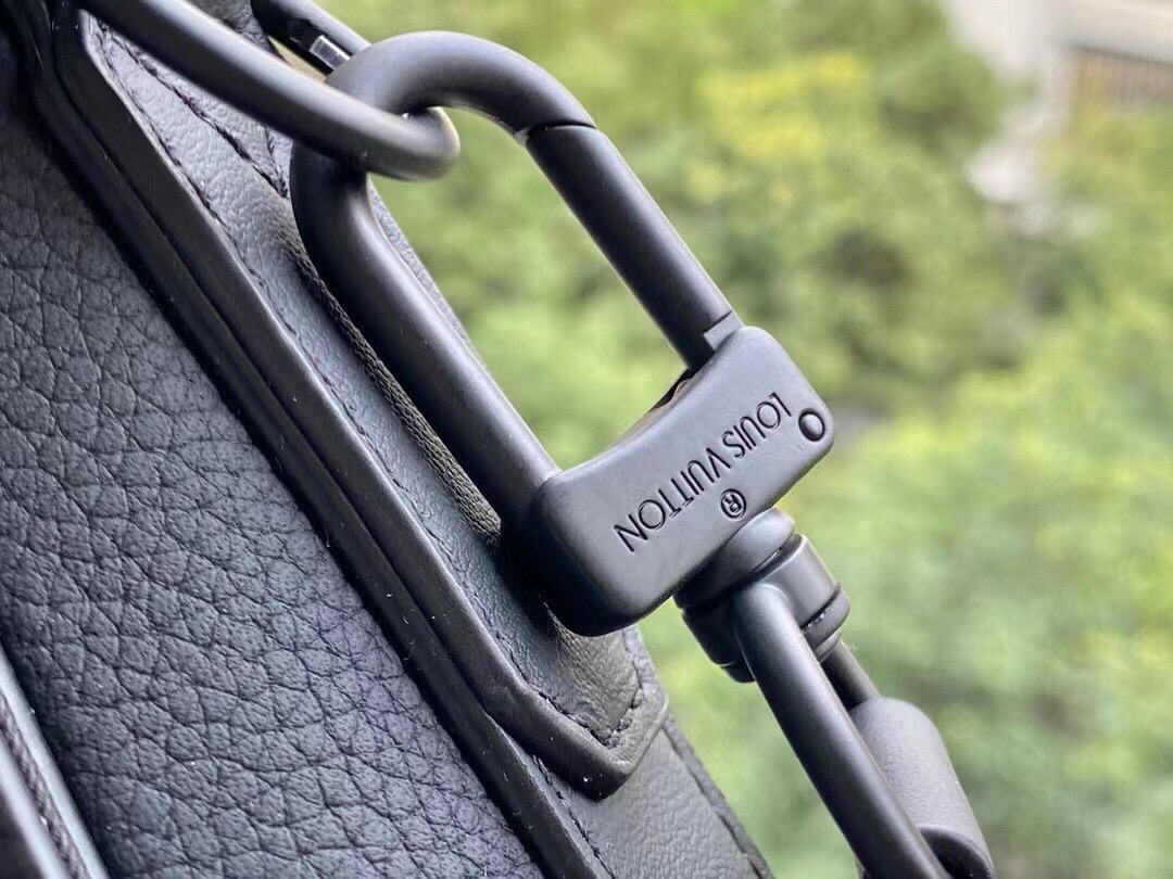 Louis Vuitton M57080 Aerogram Mens Shoulder Bags Size 22*16.5*7cm