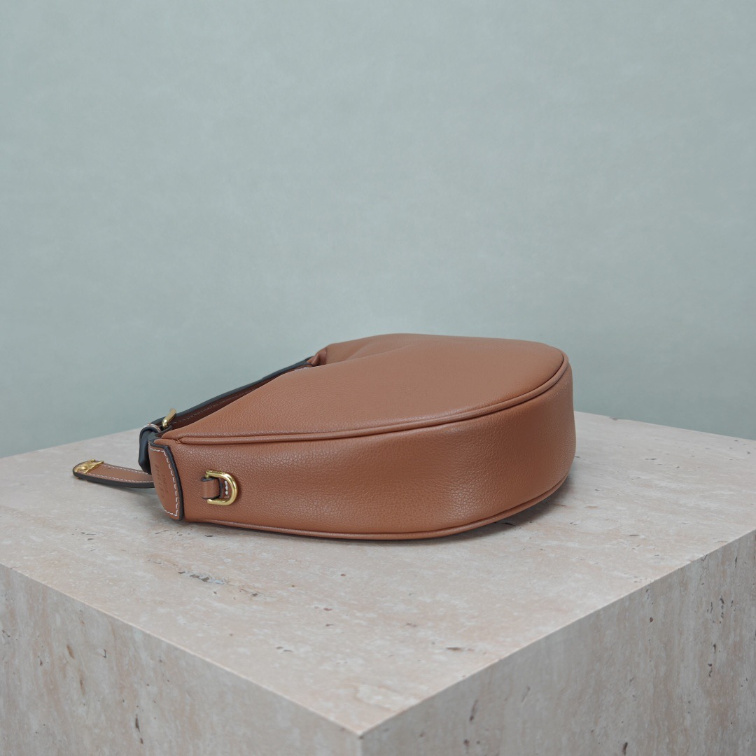 Celine 25ss Lulu Women Shoulder Bags Size 24*21*5cm