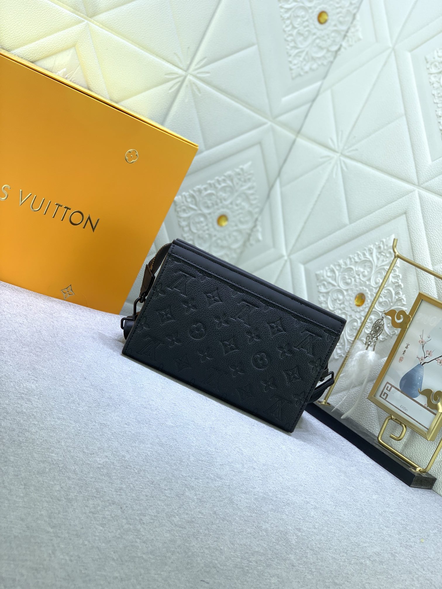 Louis Vuitton M81115 Alpha Wearable Mens Shoulder Bags Size 18*11*6cm