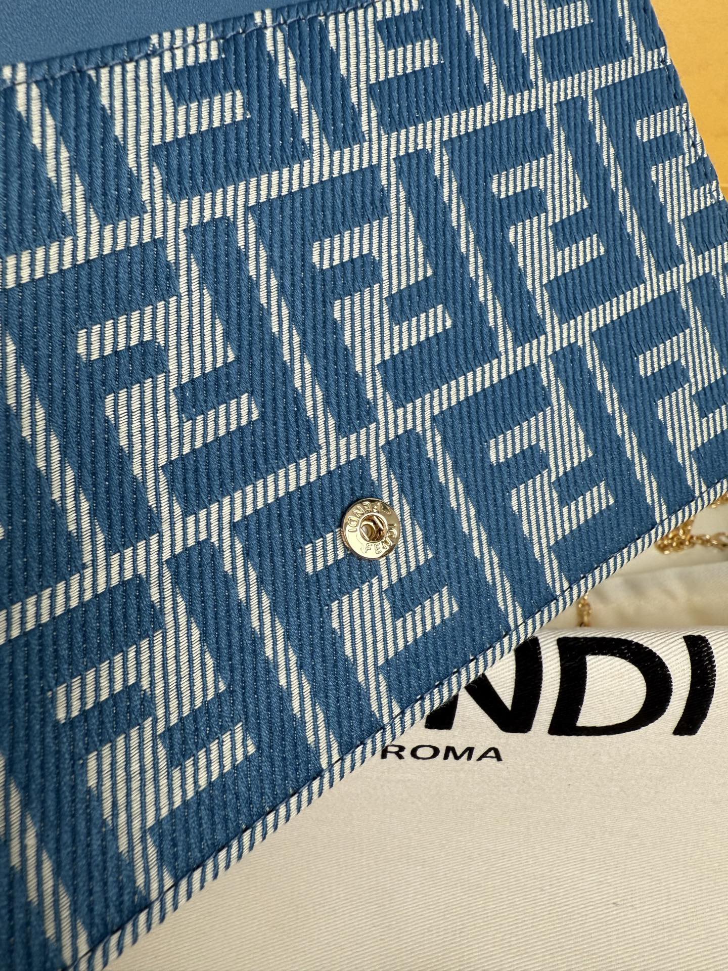 Fendi Women Shoulder Bags Size 21*11*5cm