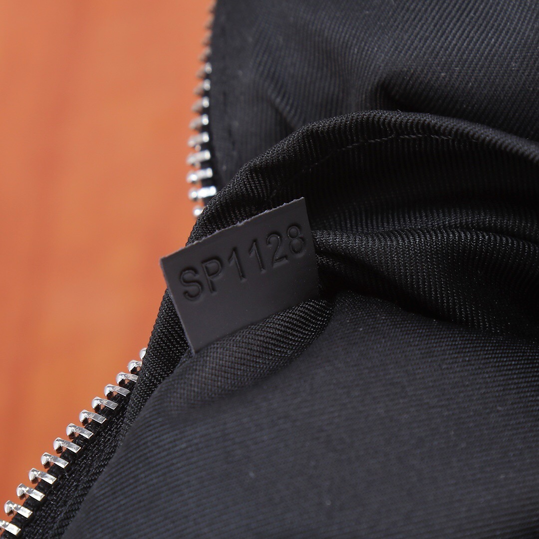 Louis Vuitton N41719 avenue Mens Shoulder Bags Size 20*31*10cm