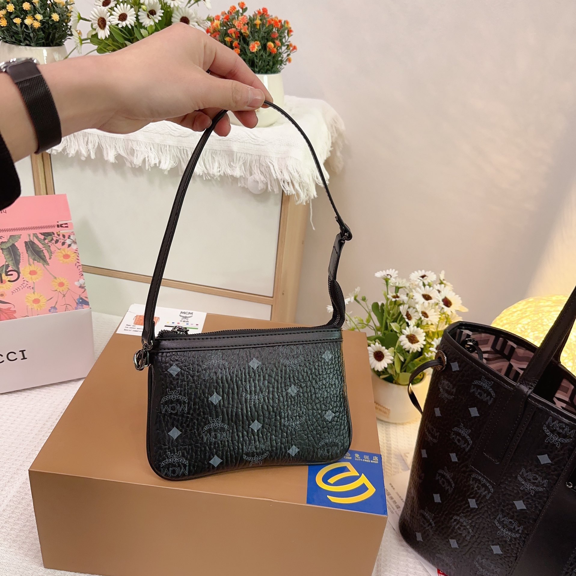 MCM Reversible Liz Shopper in Visetos Shopping Bags 37*31*25cm