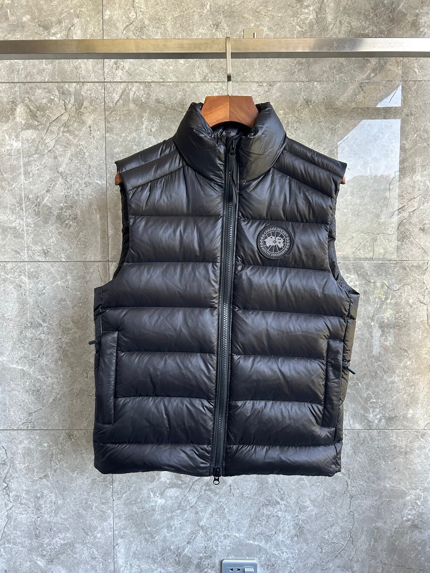 Canada Goose E2229 Crofton Vest-WD Men Winter Vest Size S-XXL