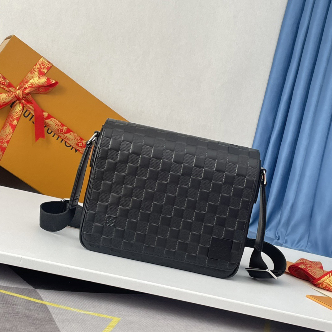 Louis Vuitton N42711 District Mens Shoulder Bags Size 26*20*7cm