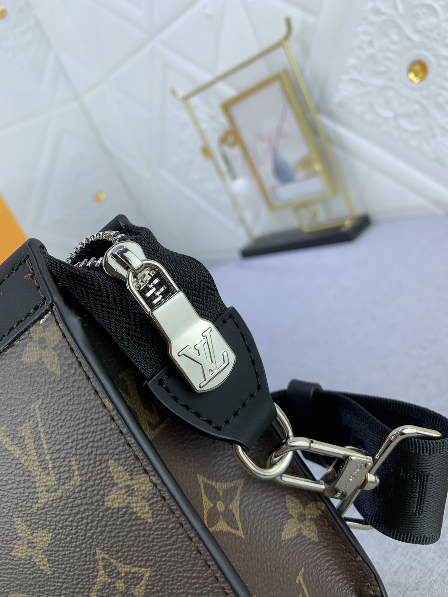 Louis Vuitton M81124 Alpha Wearable Mens Shoulder Bags Size 18*11*6cm