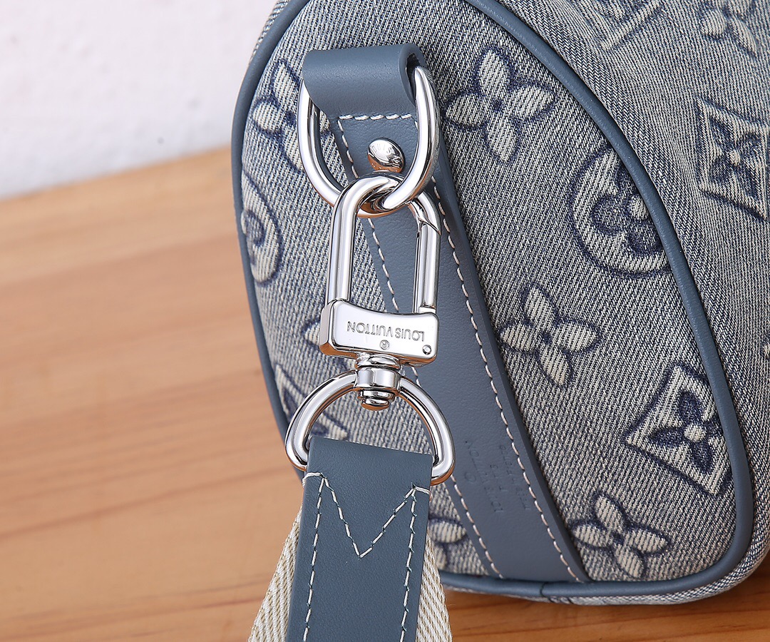 Louis Vuitton Keepall Bandoulière 25 Mens Shoulder Bags