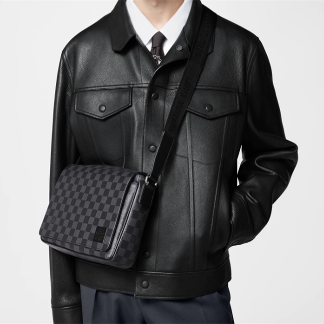 Louis Vuitton N42710 District Mens Shoulder Bags Size 26*20*7cm