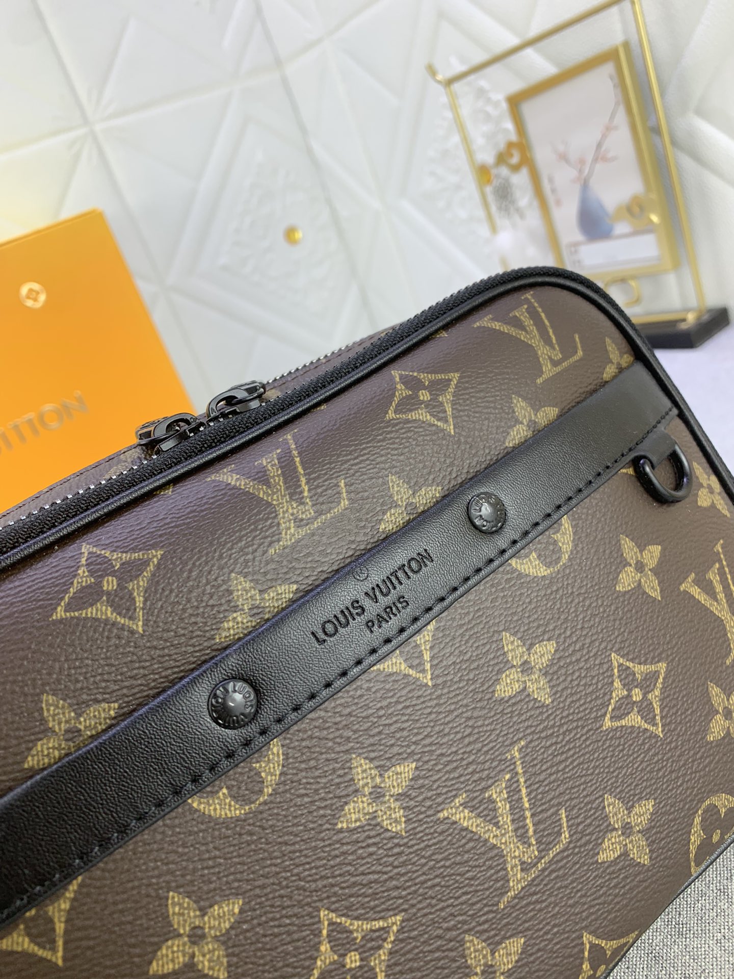 Louis Vuitton M82542 Alpha Mens Shoulder Bags Size 11*18*6cm