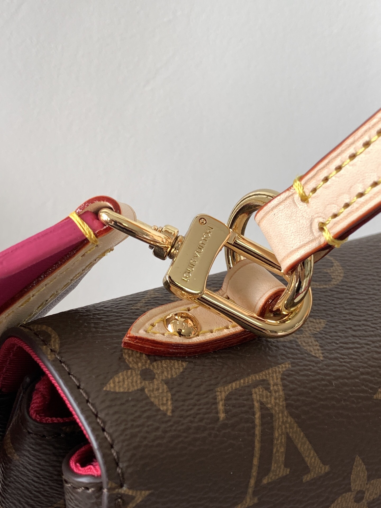 Louis Vuitton M42738 Cluny bb Women Shoulder Bags Size 28*20*10cm