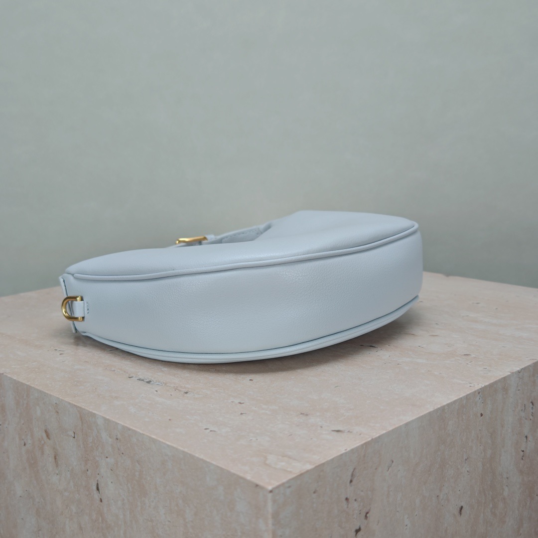 Celine 25ss Lulu Women Shoulder Bags Size 24*21*5cm