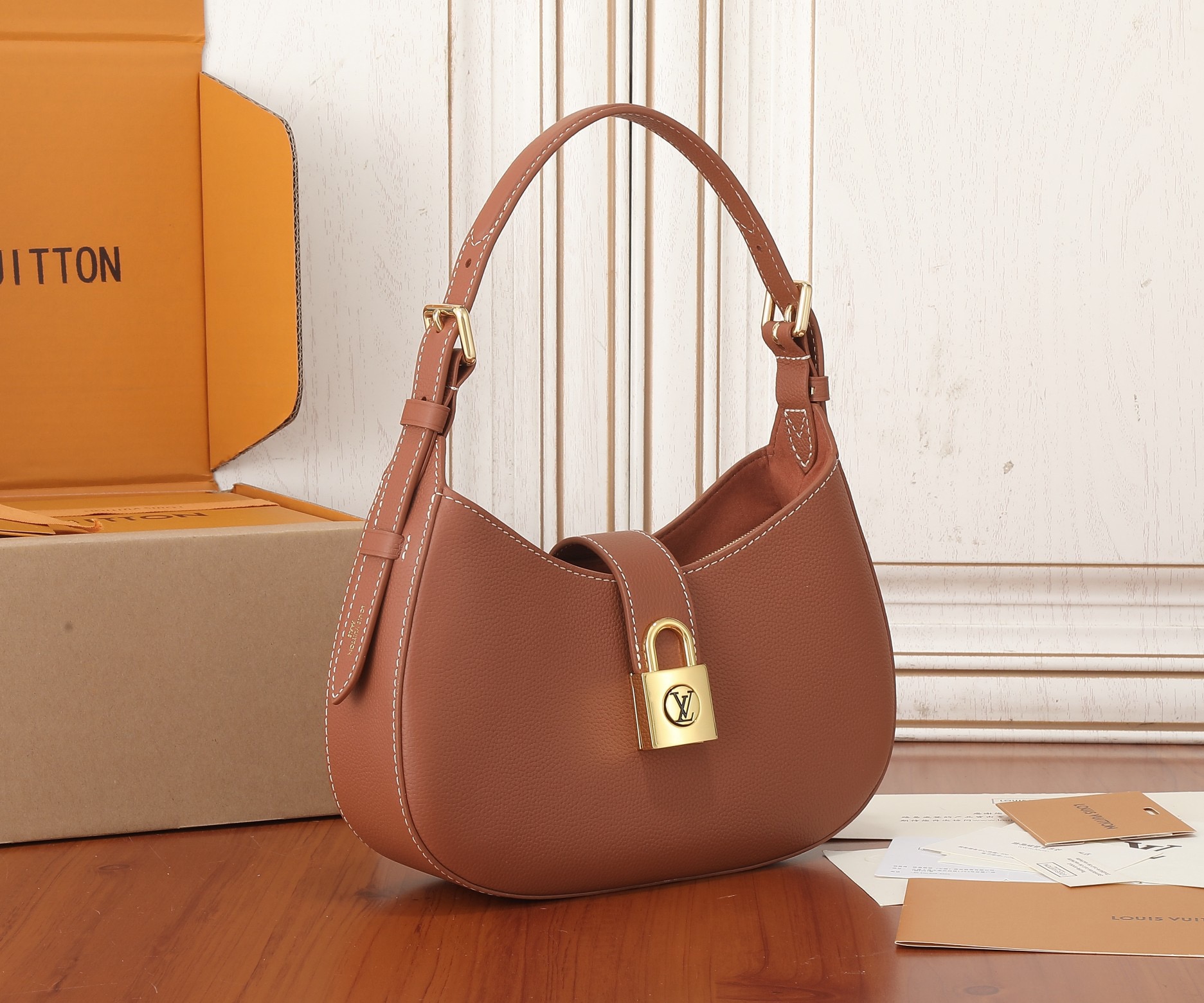 Louis Vuitton M24885 Low Key Damen-Schultertasche, 26 × 18 × 7 cm