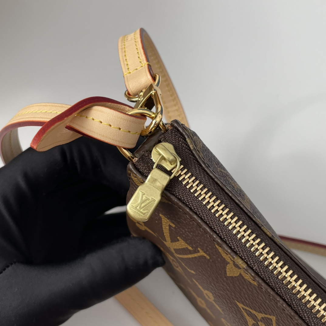 Louis Vuitton M40712 Pochette Accessoires Women Shoulder Bags Size 23.5*13.5*4cm