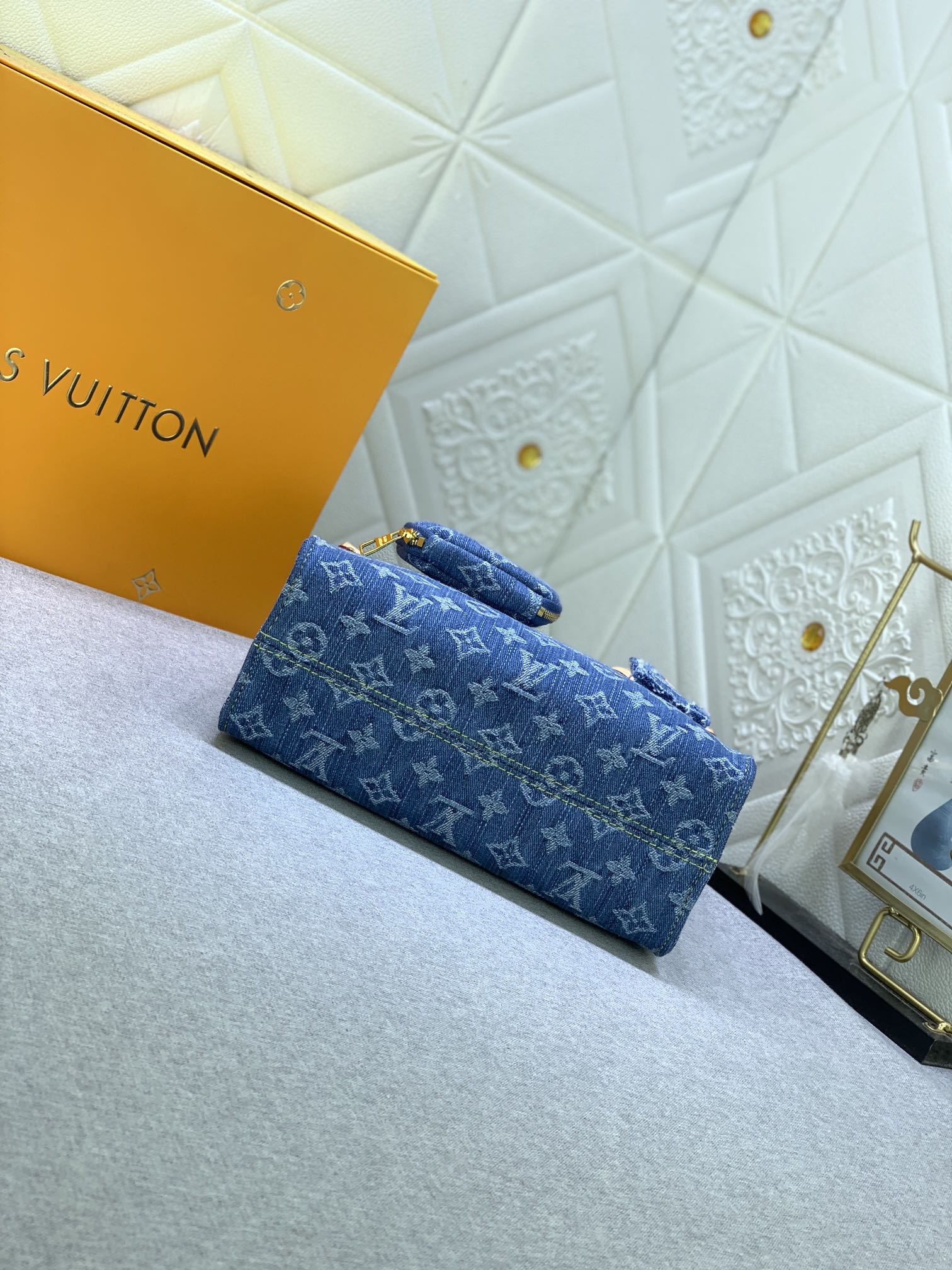 Louis Vuitton M46373 OnTheGo Monogram Reverse Giant Denim Cowboy Women Shoulder Bags Size 25*19*11.5cm