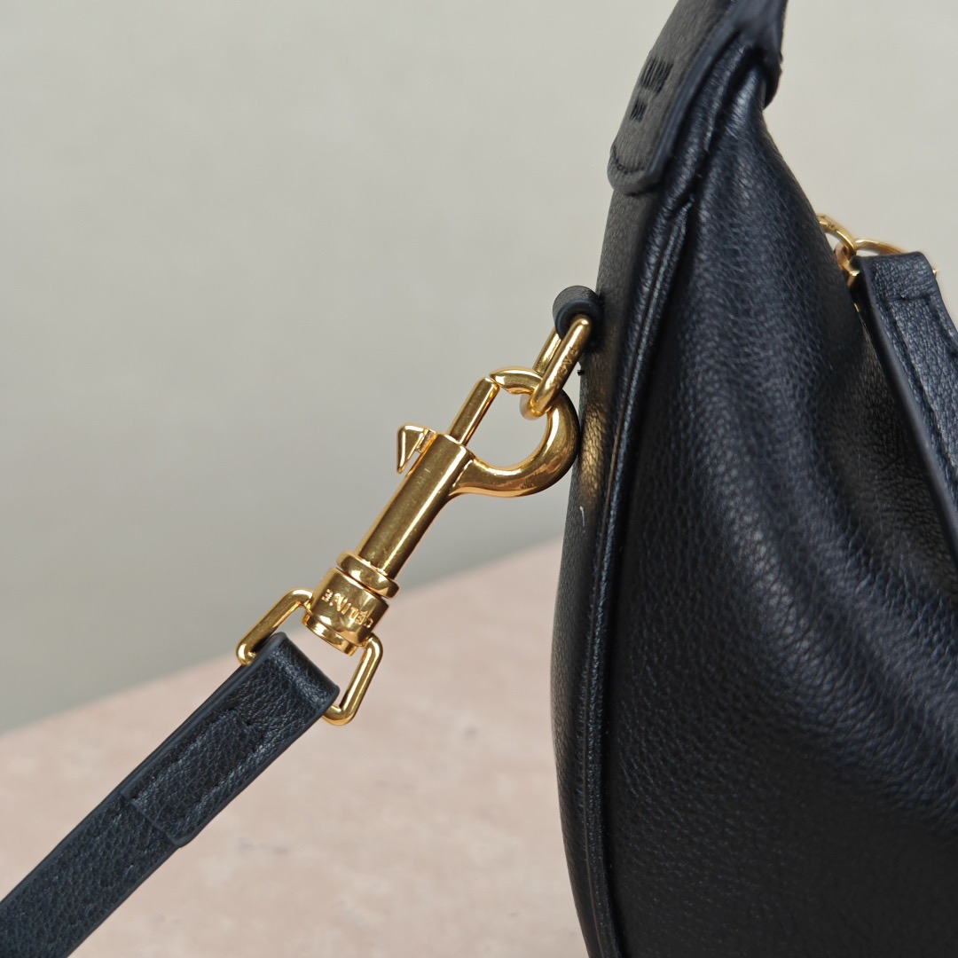 Celine 25ss Lulu Women Shoulder Bags Size 24*21*5cm