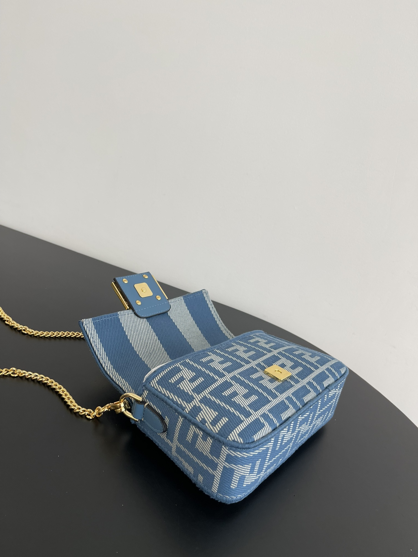 Fendi Baguette Women Shoulder Bags Small 19*10*4cm