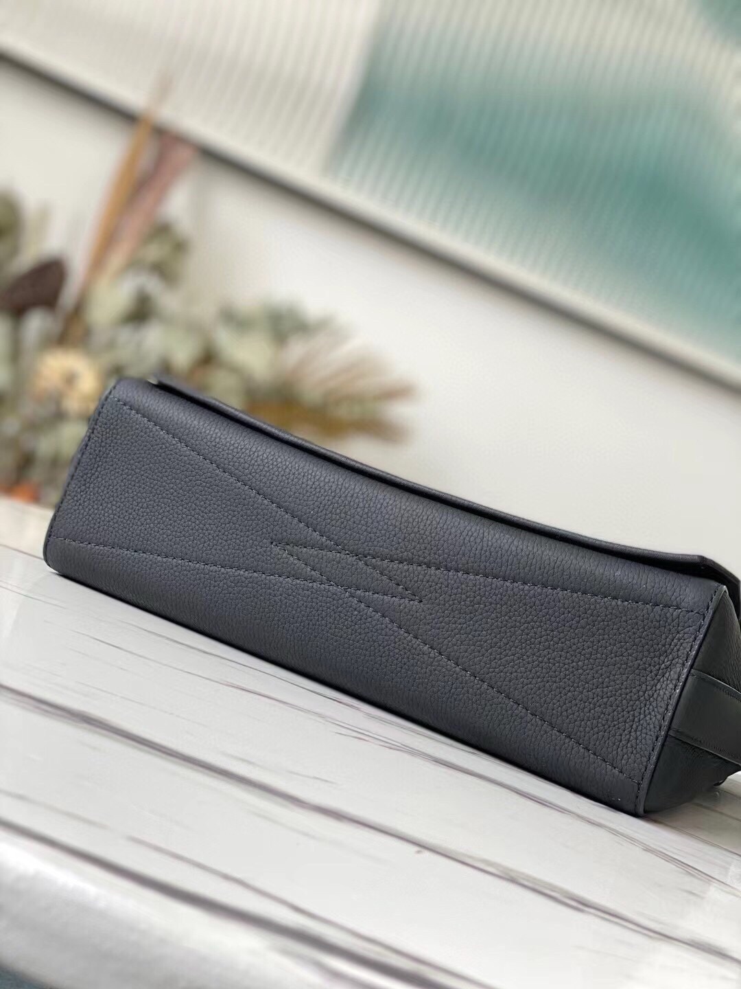 Louis Vuitton M57080 Aerogram Mens Shoulder Bags Size 22*16.5*7cm