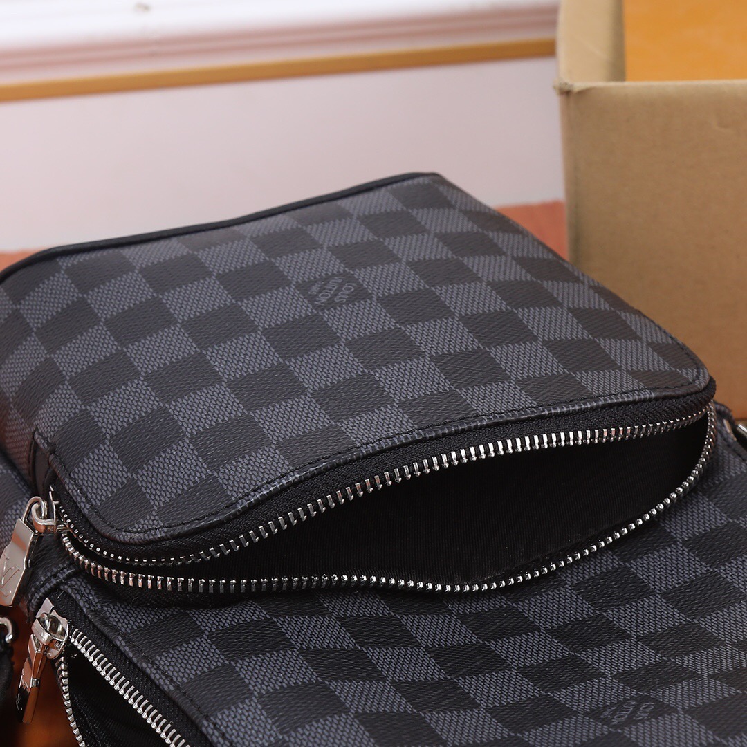 Louis Vuitton N41719 avenue Mens Shoulder Bags Size 20*31*10cm