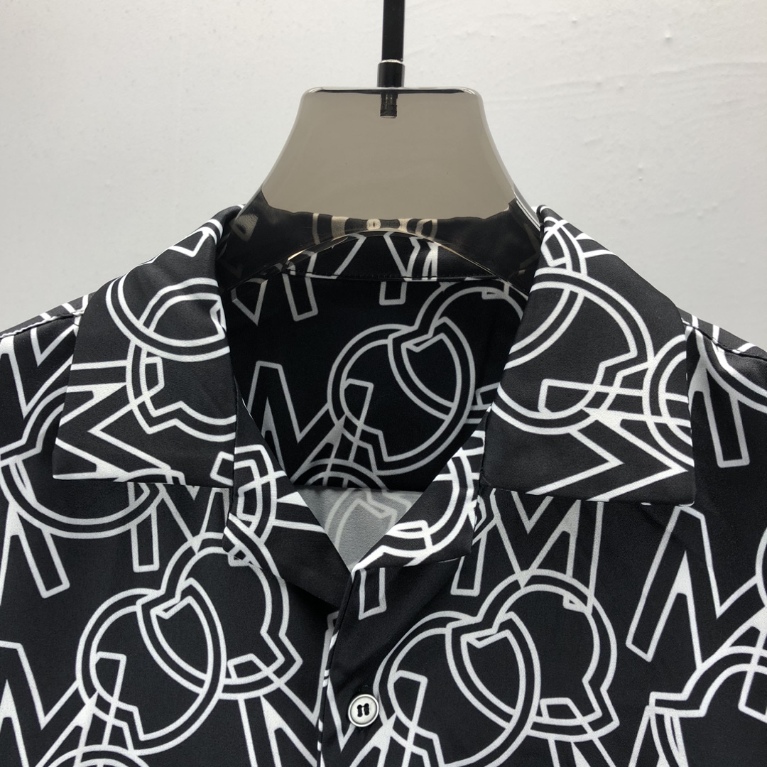 Moncler Sommeranzug Size S-XXL